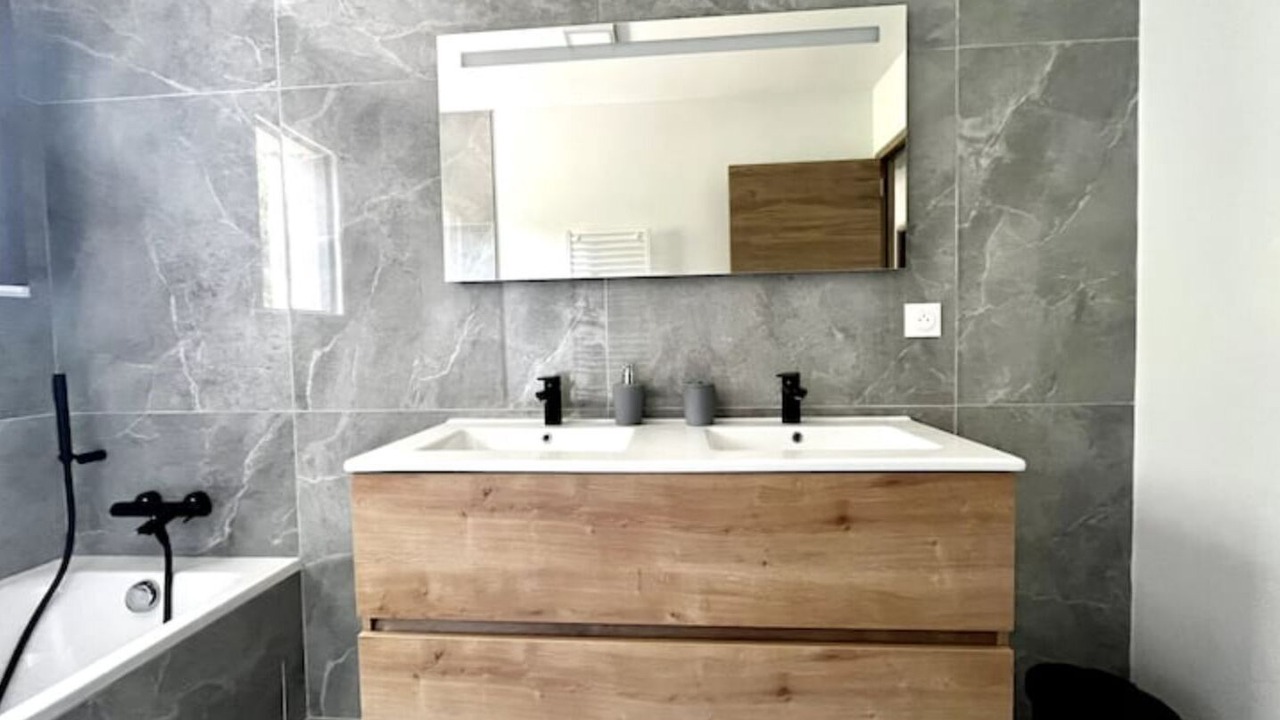 Photo of Bathroom in Greoux-les-Bains