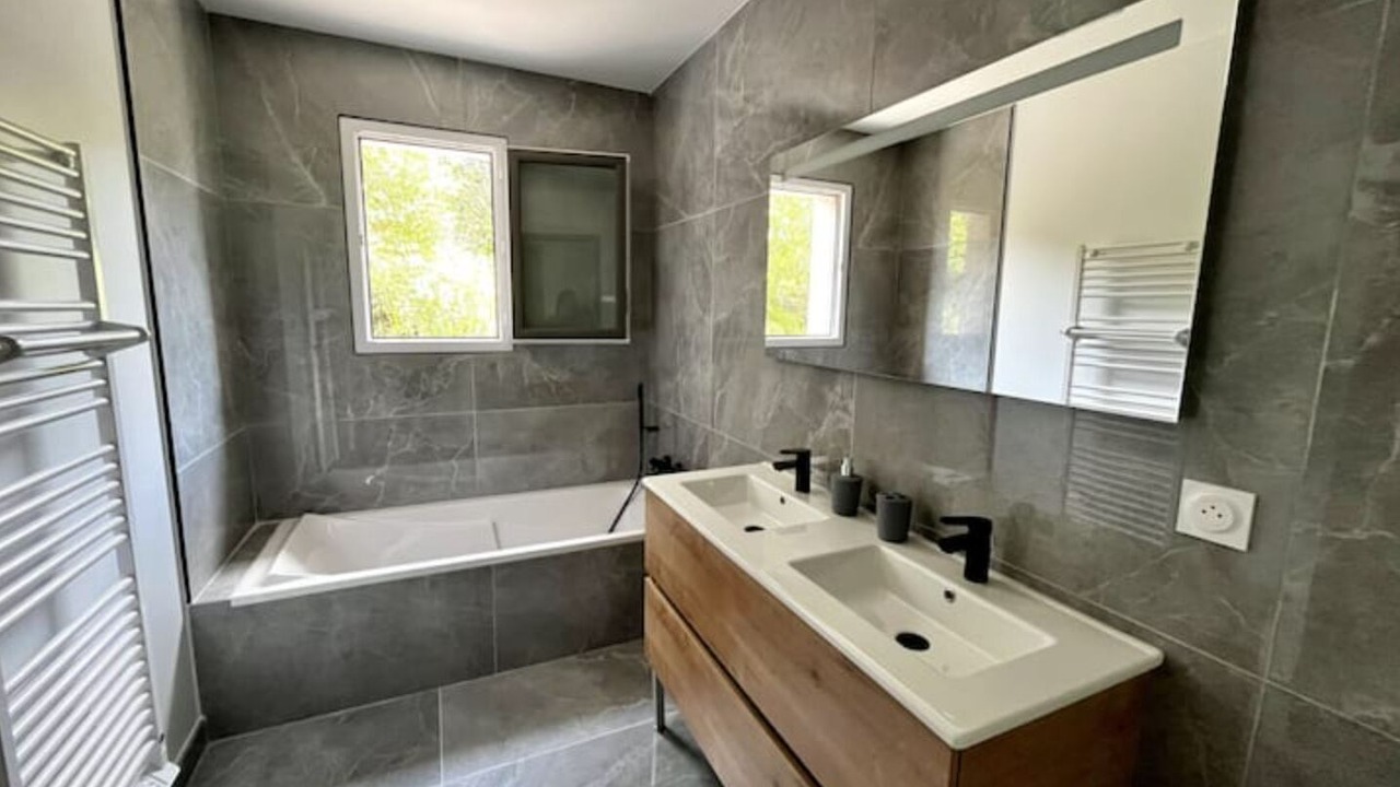 Photo of Bathroom in Greoux-les-Bains