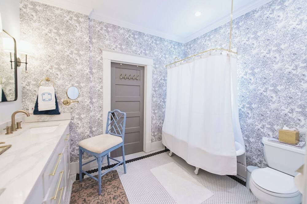 Photo of Bathroom in Fairmount