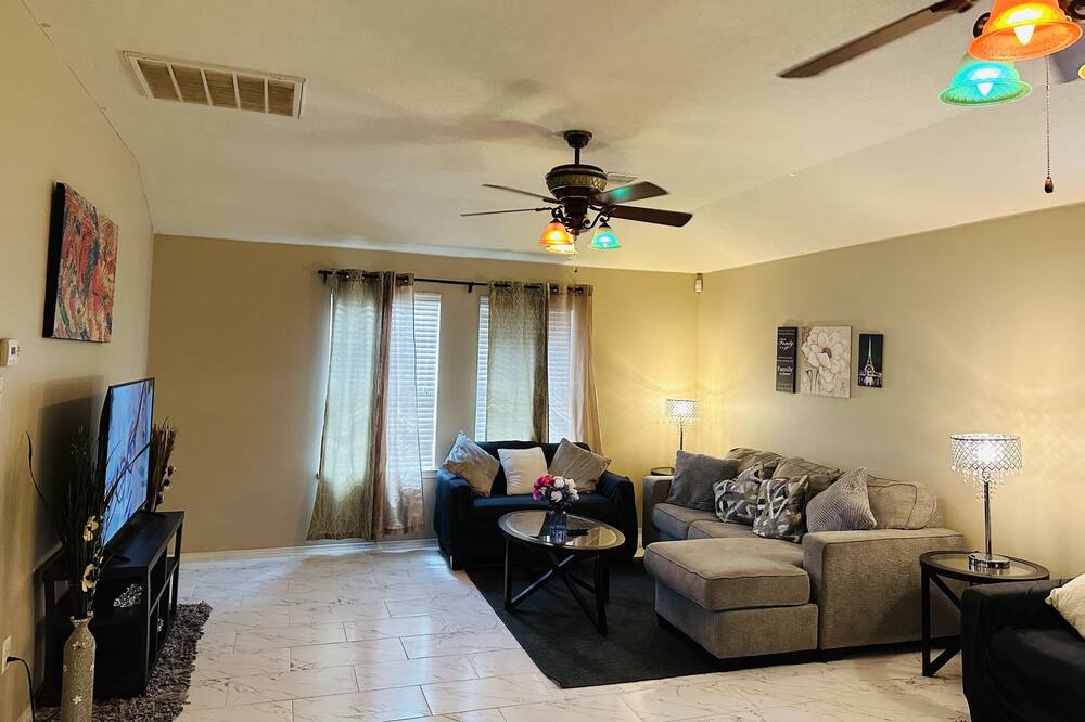 Photo of Livingroom in Central Southwest