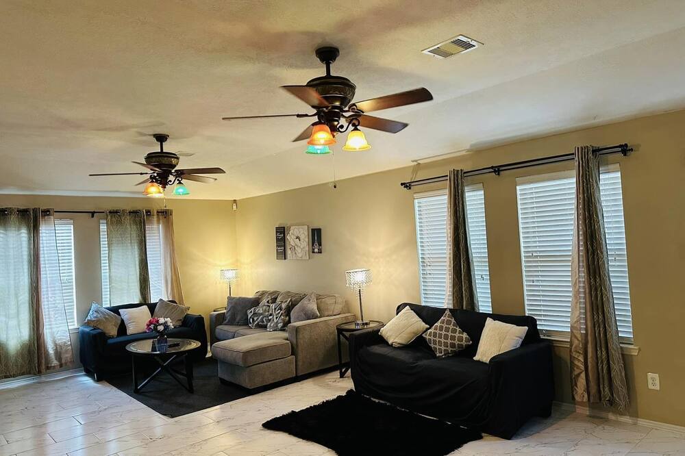 Photo of Livingroom in Central Southwest