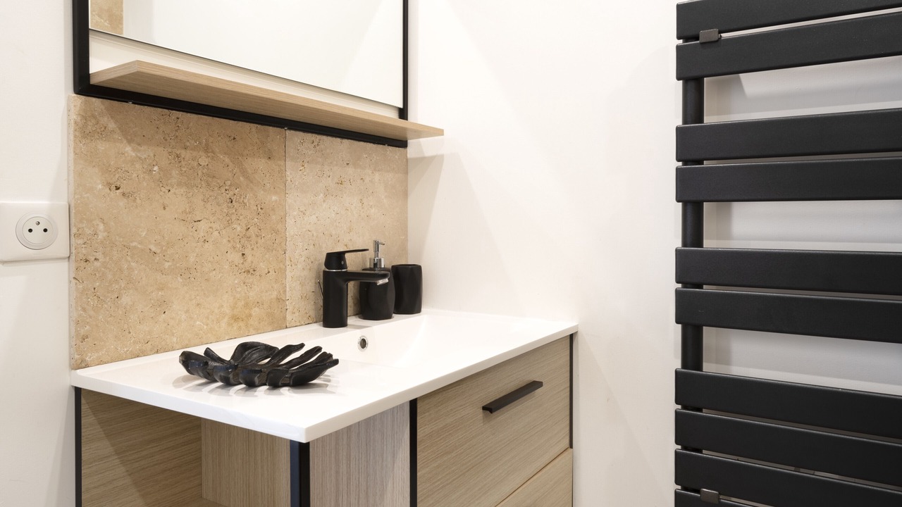 Photo of Kitchen in Poincare - Foch - Anatole France - Croix de Bourgogne