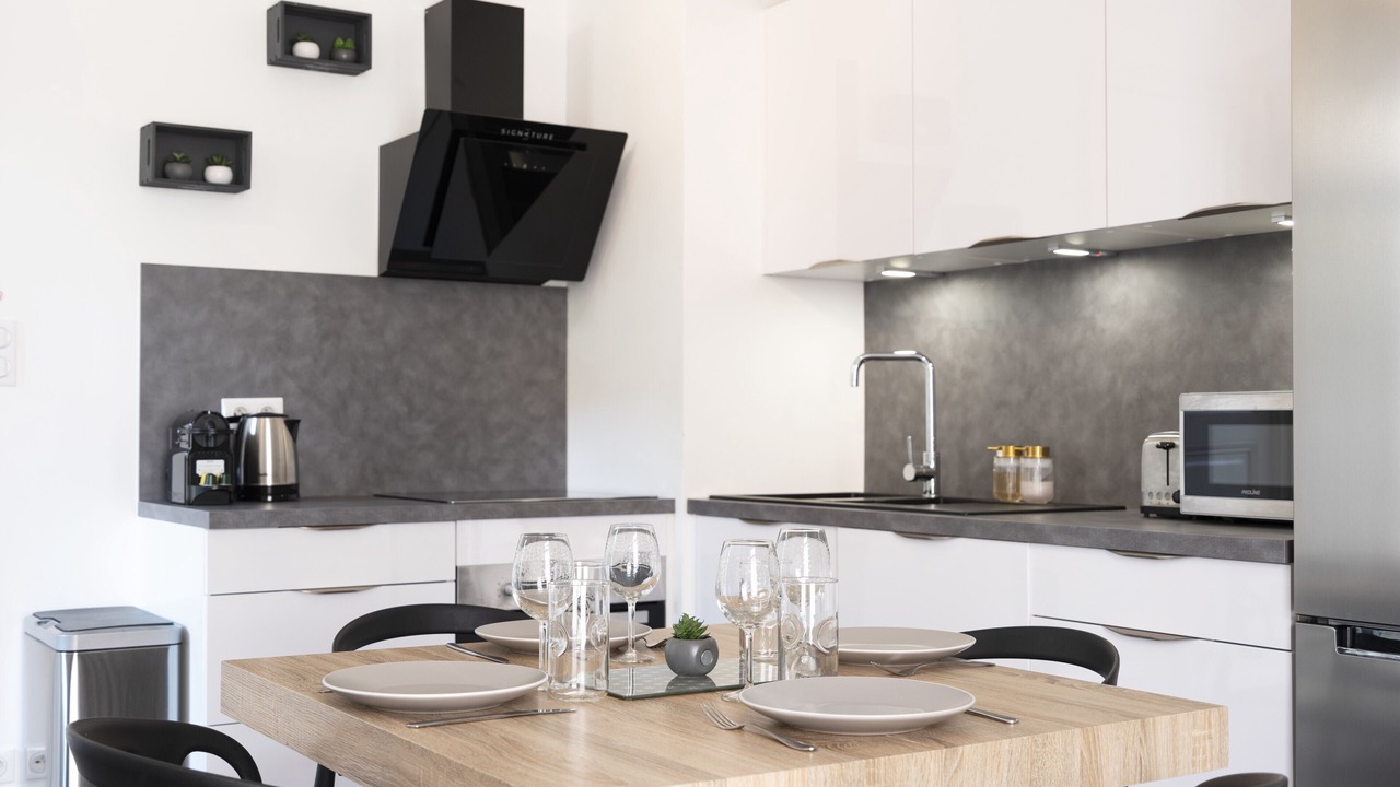 Photo of Kitchen in Poincare - Foch - Anatole France - Croix de Bourgogne