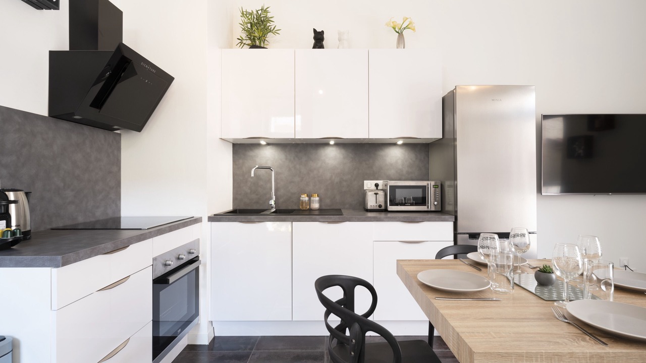 Photo of Kitchen in Poincare - Foch - Anatole France - Croix de Bourgogne