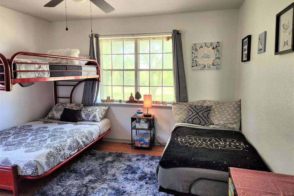 Photo of Bedroom in Lincoln County