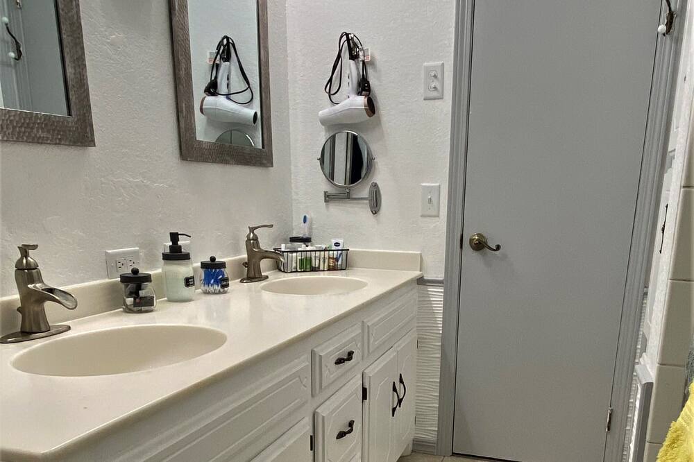Photo of Bathroom in Lincoln County