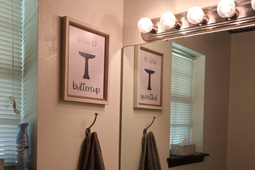 Photo of Bathroom in Lincoln County