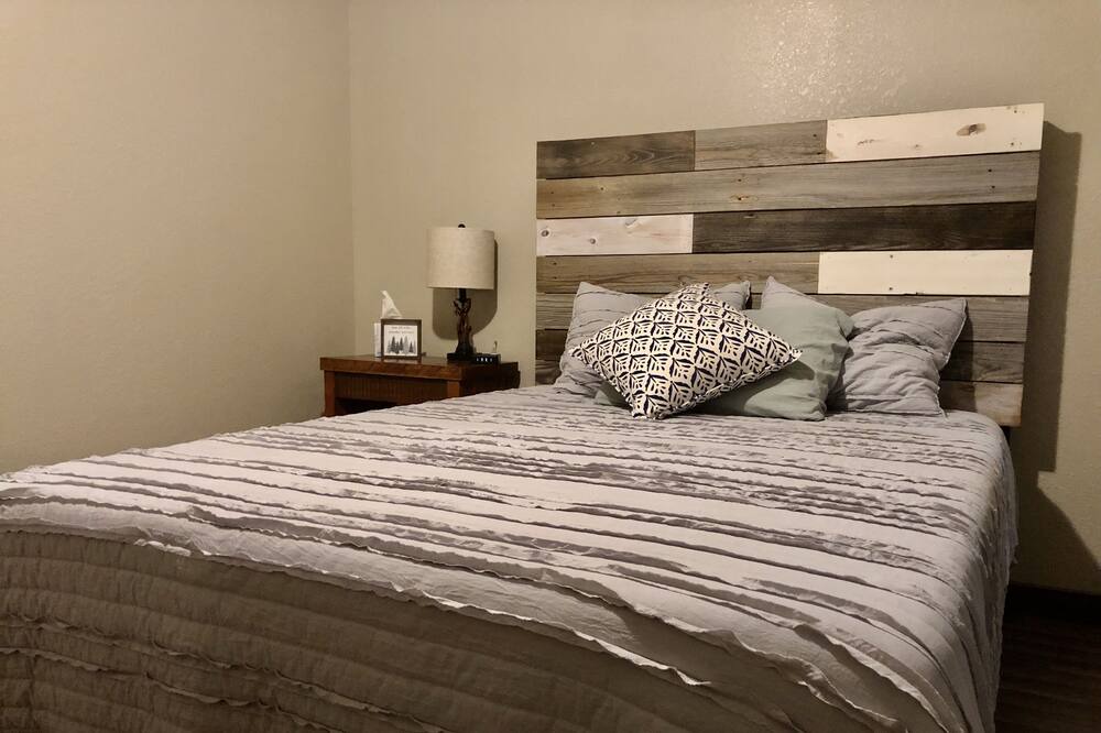 Photo of Bedroom in Daisy