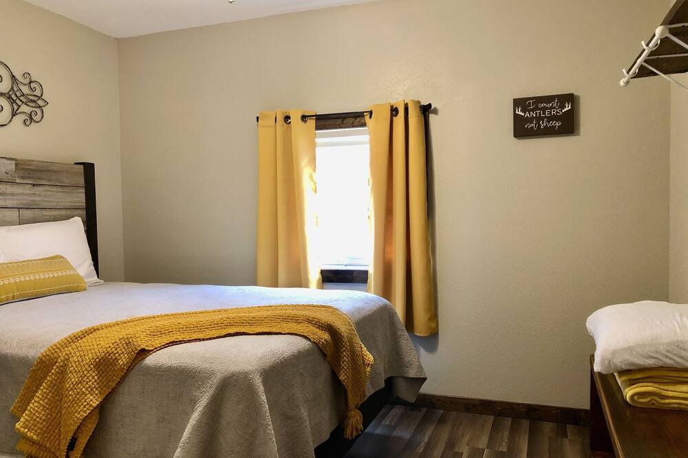 Photo of Bedroom in Daisy