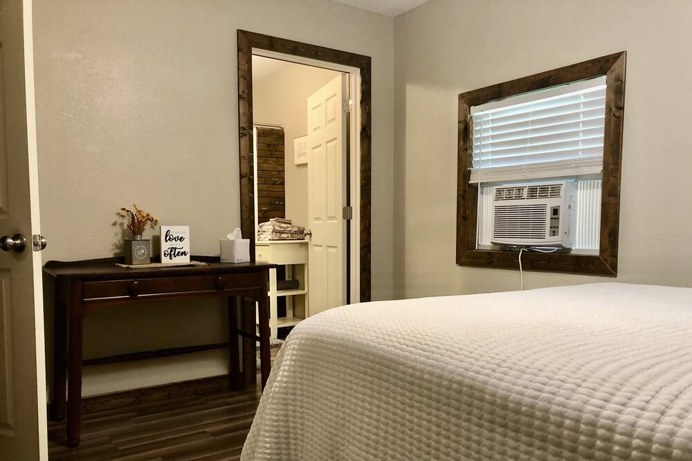 Photo of Bedroom in Daisy