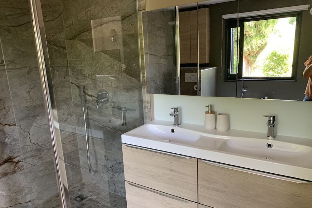 Photo of Bathroom in Saint-Jacques