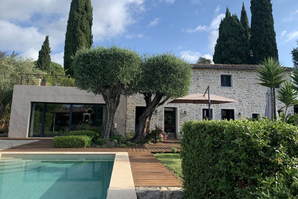 Photo of Outdoor in Saint-Jacques