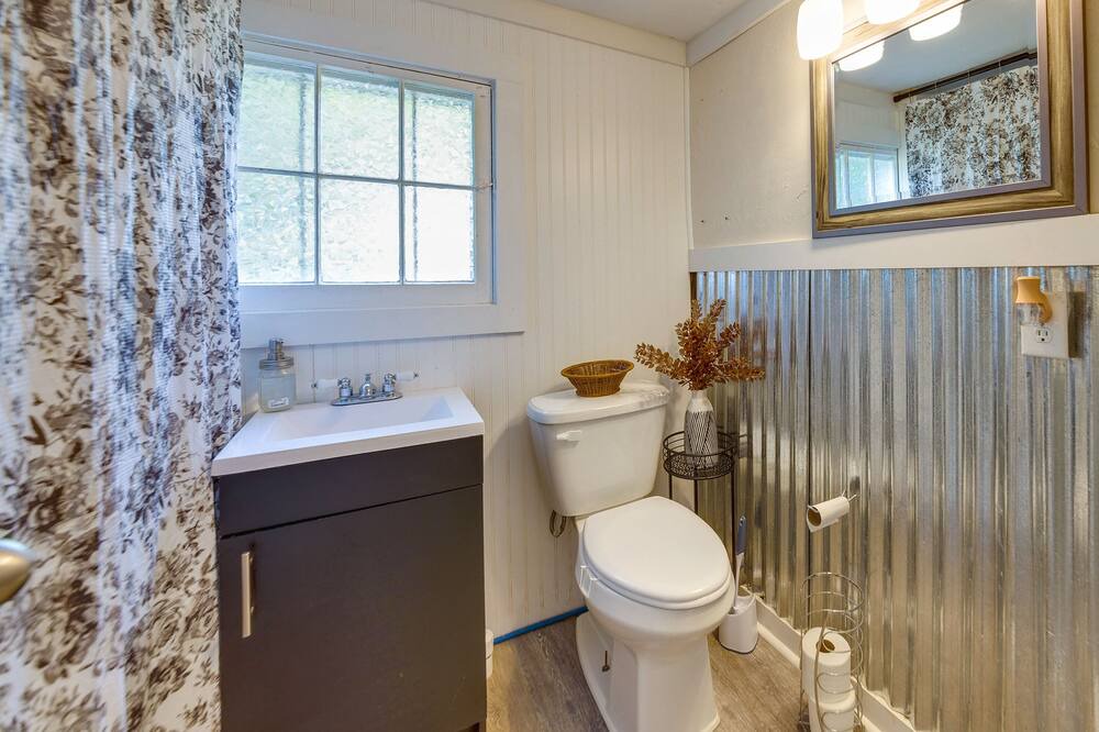Photo of Bathroom in Hillsboro