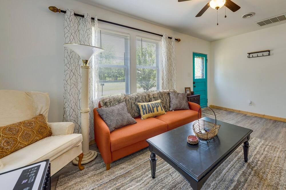 Photo of Livingroom in Hillsboro