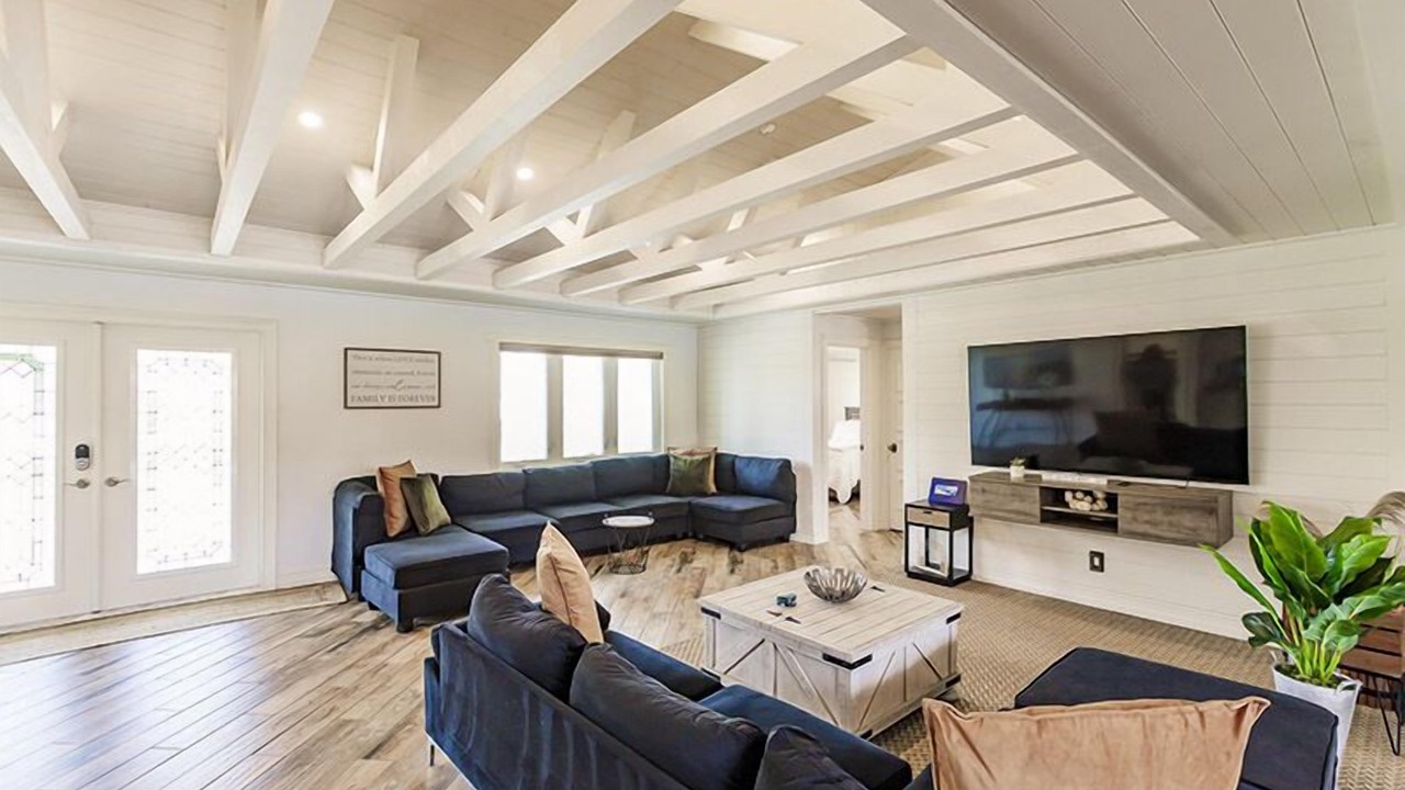 Photo of Livingroom in Willoughby Acres
