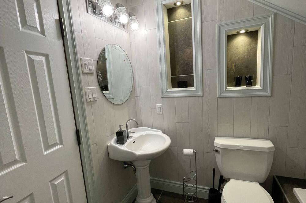 Photo of Bathroom in Mille-Isles