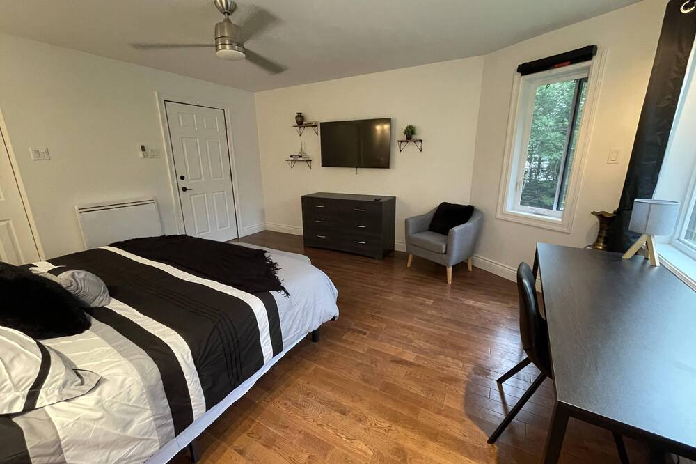 Photo of Bedroom in Mille-Isles