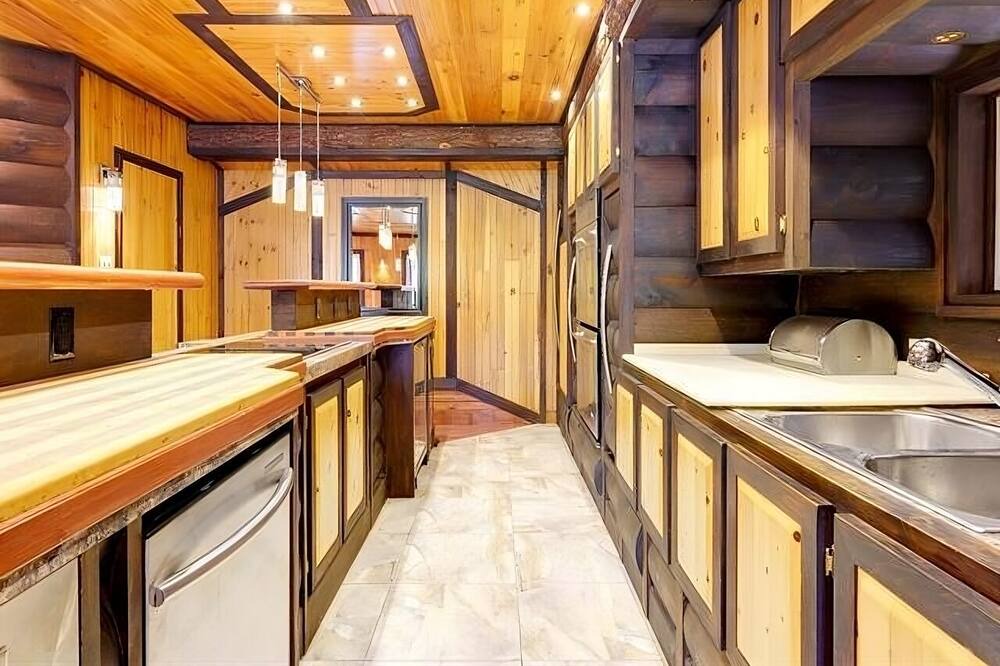 Photo of Kitchen in Mille-Isles