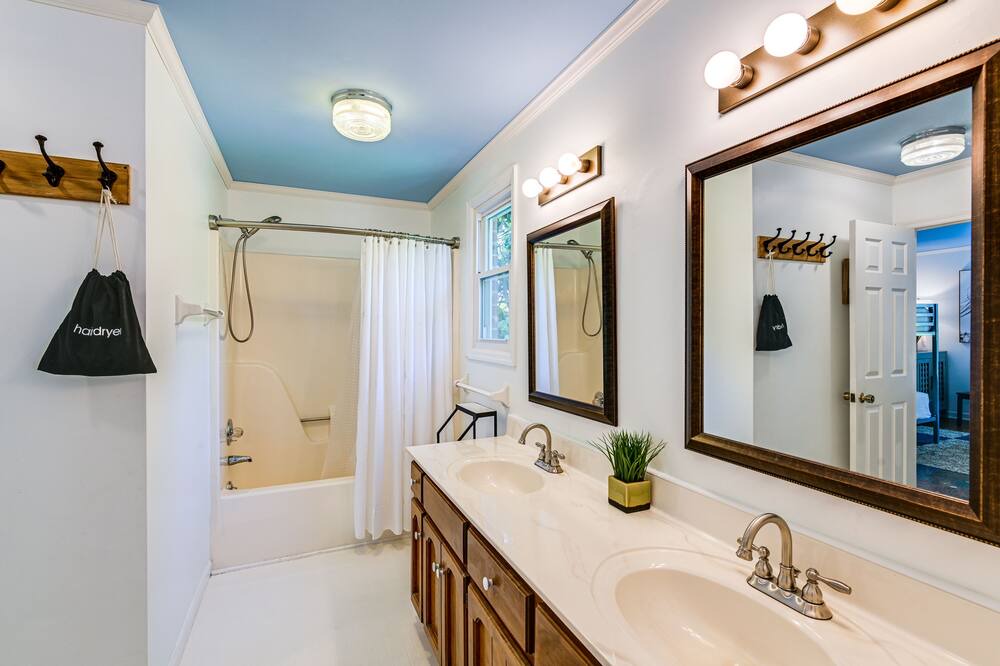 Photo of Bathroom in Whites Creek