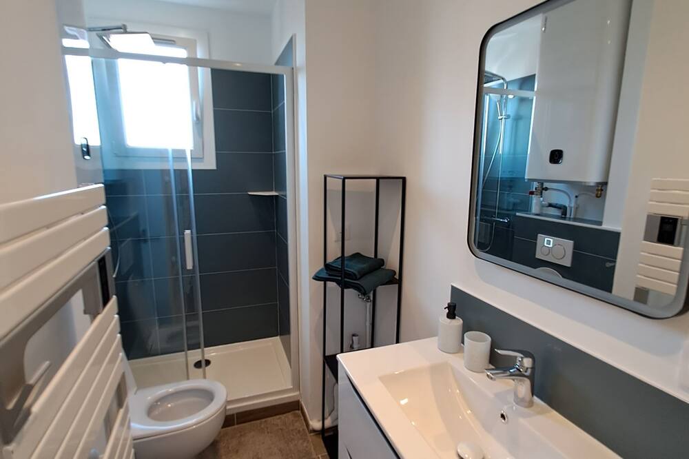 Photo of Bathroom in Claude Decaen