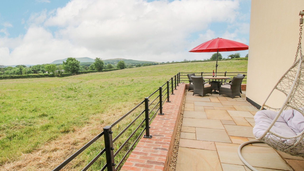 Photo of Outdoor in Bromlow