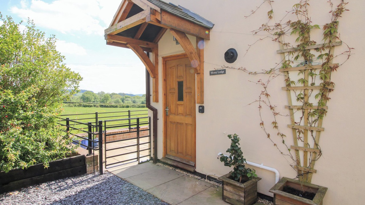 Photo of Outdoor in Bromlow