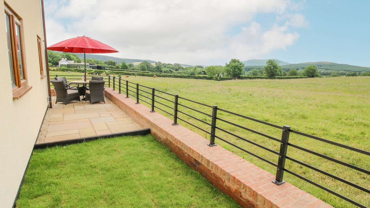 Photo of Outdoor in Bromlow