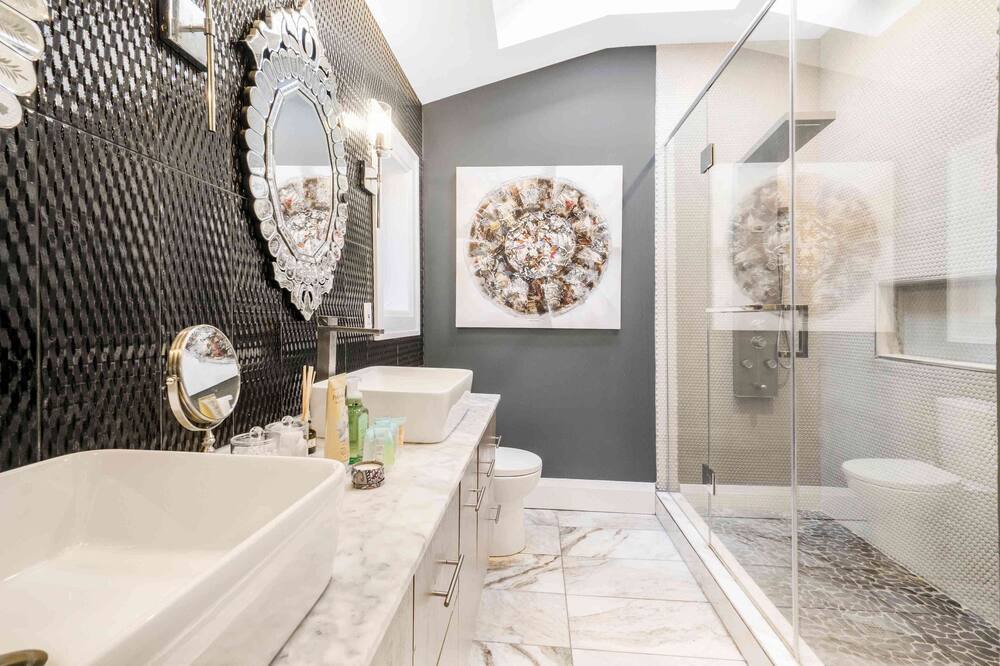 Photo of Bathroom in East Gwillimbury