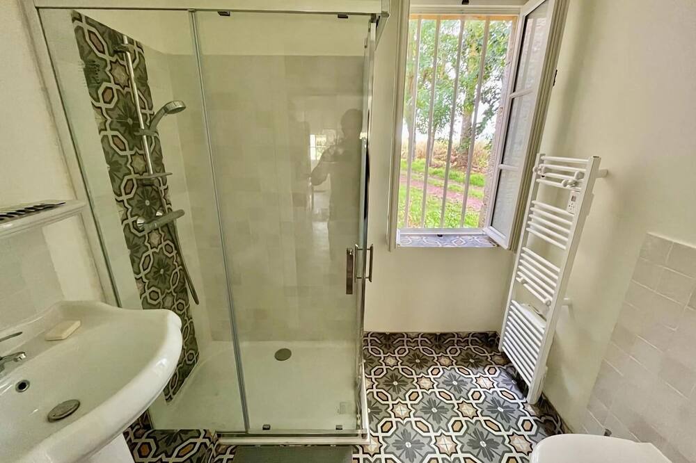 Photo of Bathroom in Audrieu