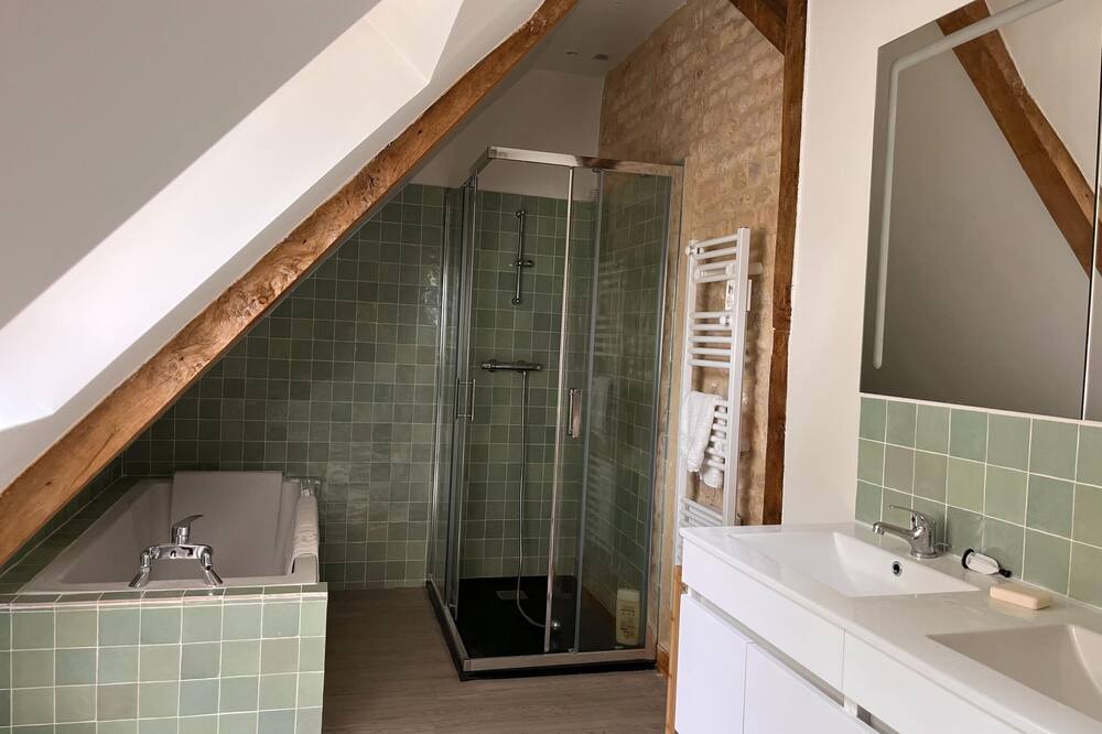 Photo of Bathroom in Audrieu