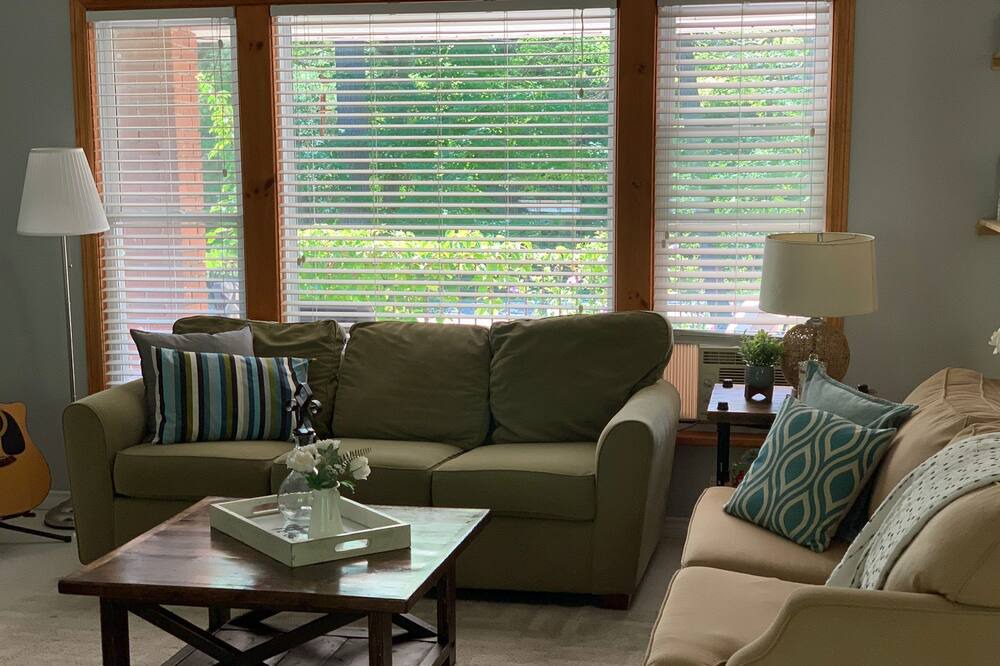 Photo of Livingroom in Lafontaine