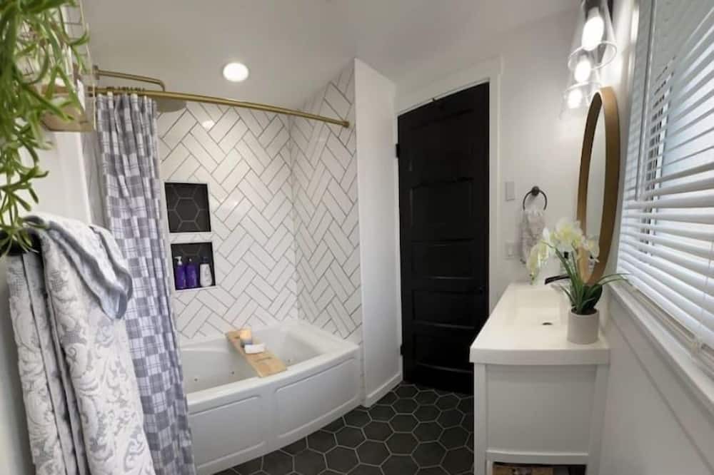 Photo of Bathroom in Dupont