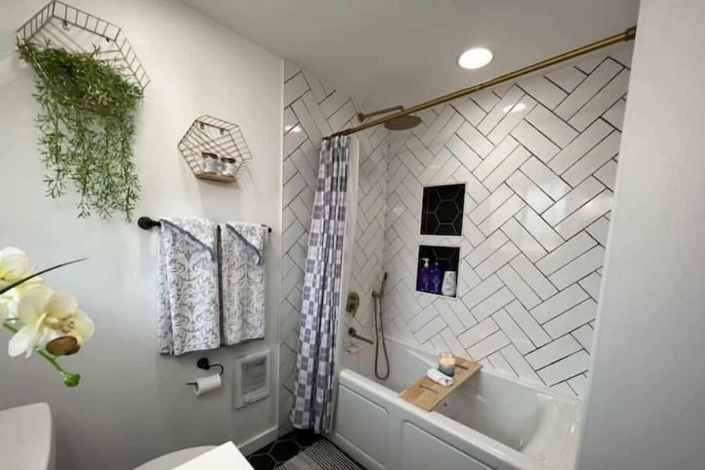 Photo of Bathroom in Dupont