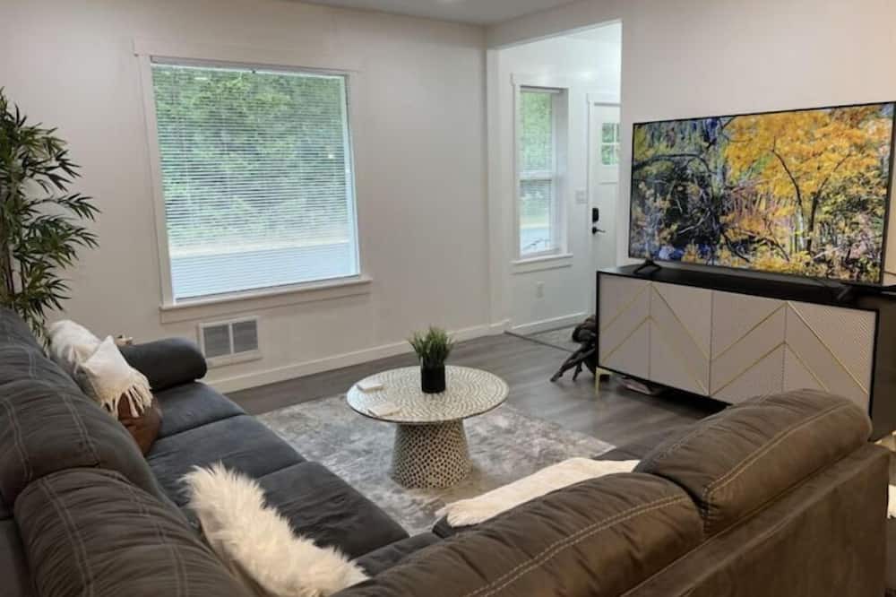 Photo of Livingroom in Dupont