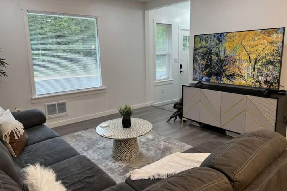 Photo of Livingroom in Dupont