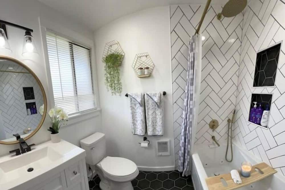 Photo of Bathroom in Dupont