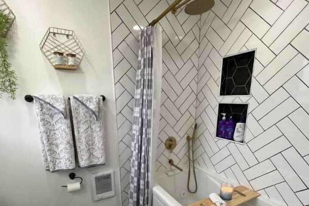 Photo of Bathroom in Dupont