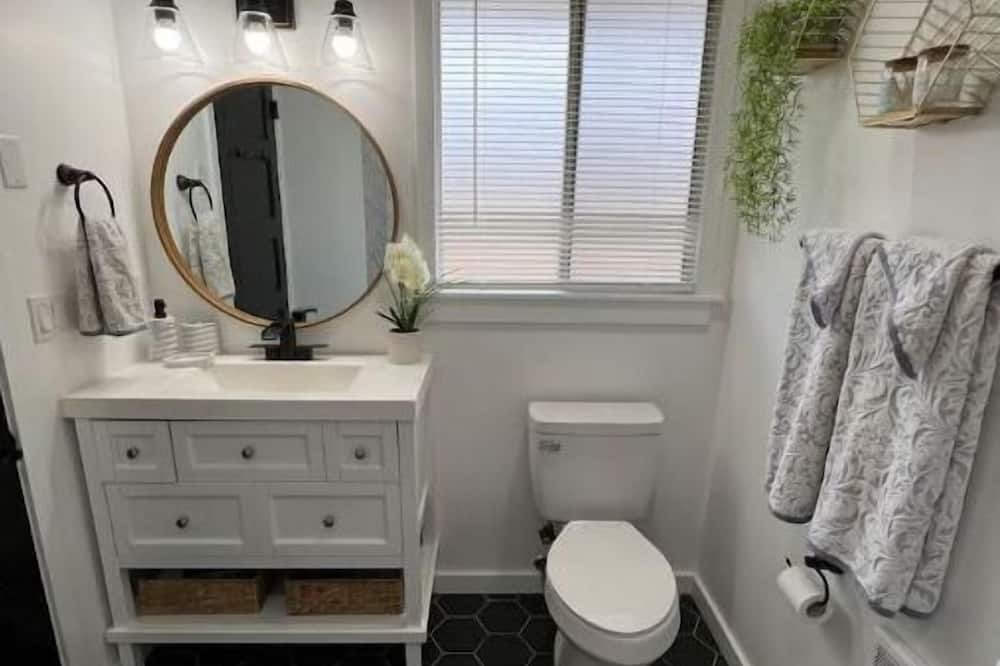 Photo of Bathroom in Dupont