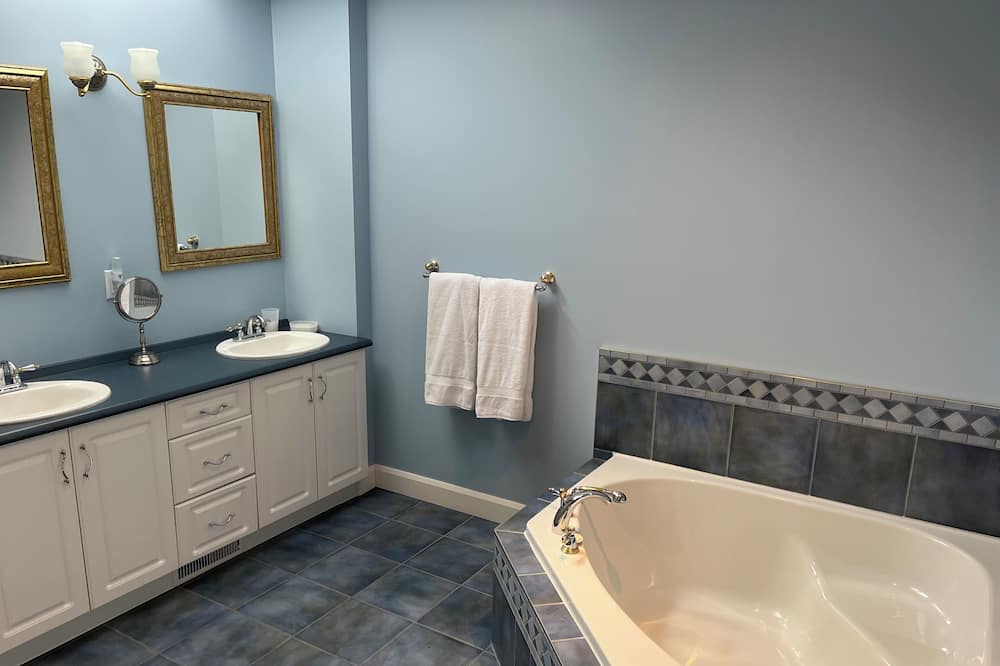 Photo of Bathroom in Saint-Denis-de-Brompton