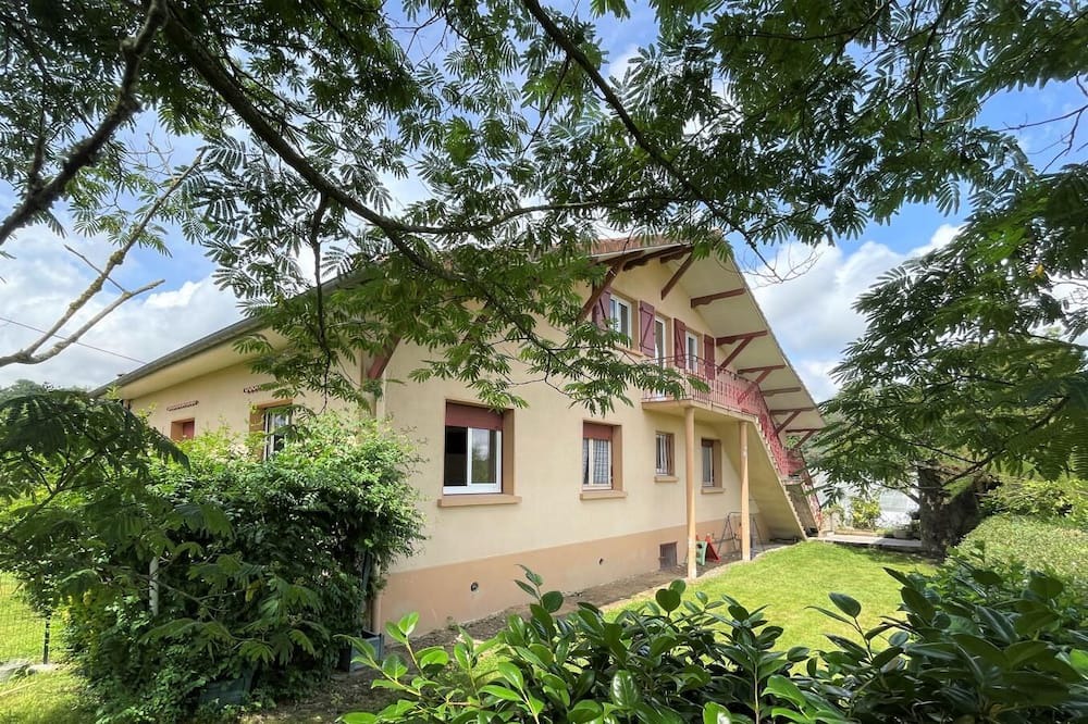 Photo of Outdoor in Bougarber