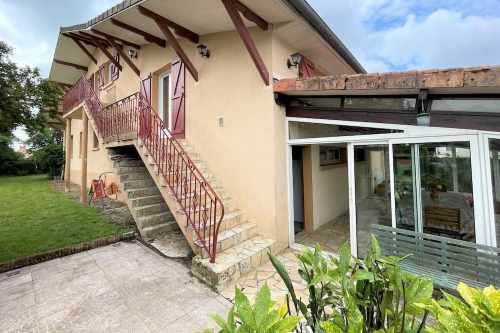 Photo of Outdoor in Bougarber