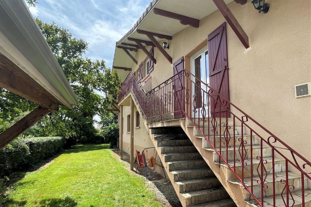 Photo of Outdoor in Bougarber