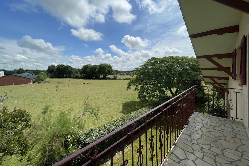 Photo of Outdoor in Bougarber