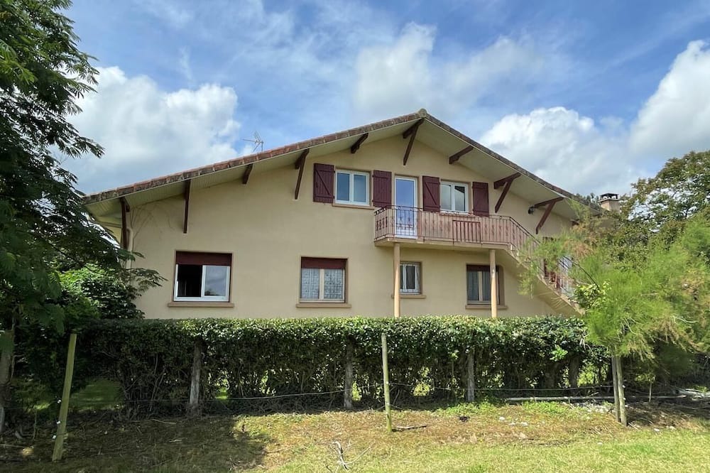 Photo of Outdoor in Bougarber