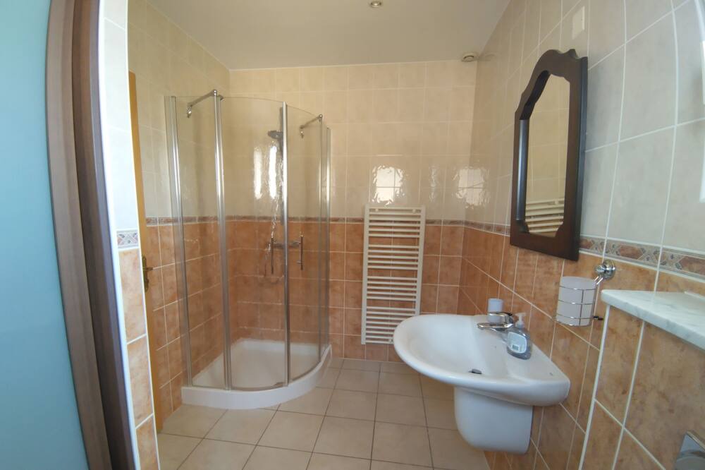 Photo of Bathroom in Capestang