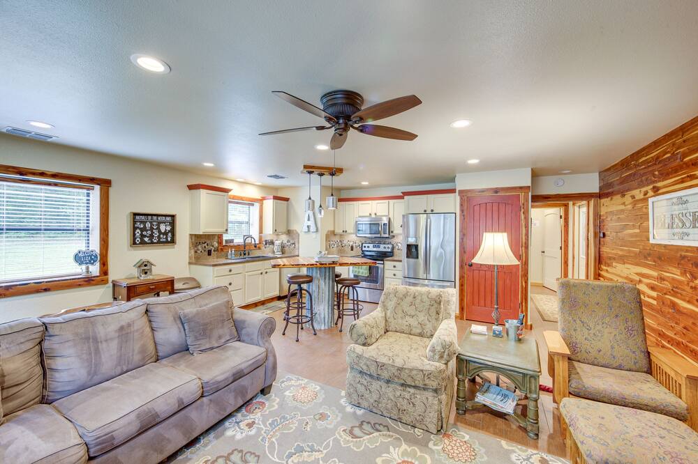 Photo of Livingroom in Smith County