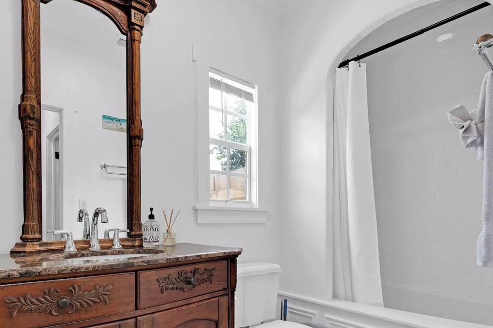 Photo of Bathroom in Lake Park