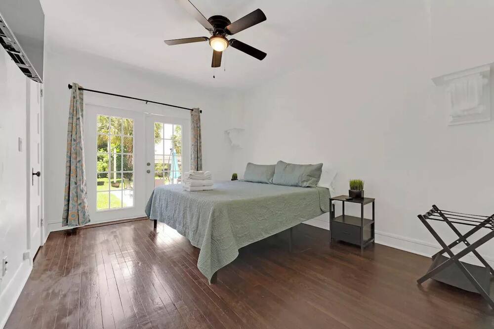 Photo of Bedroom in Lake Park