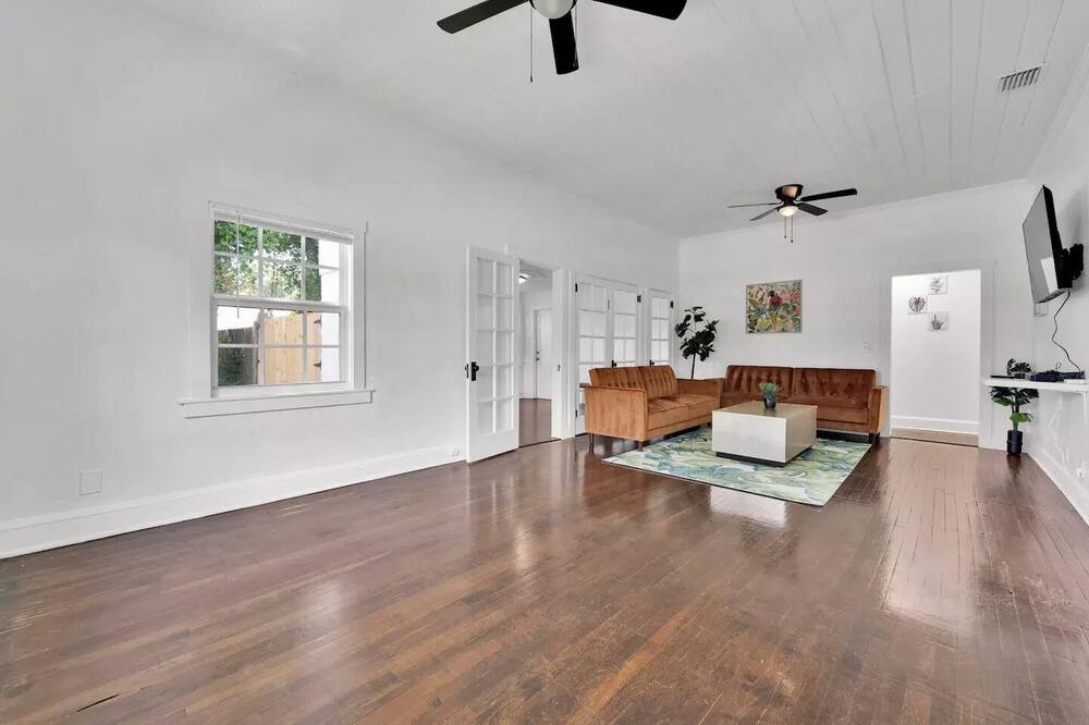 Photo of Livingroom in Lake Park