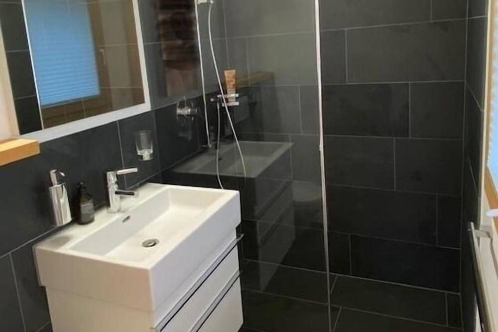 Photo of Bathroom in Cumbel